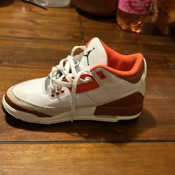 Air Jordan 3 Retro SE $150
White/Mars Stone/ Team Orange/Black
Size 5.5Y - Picture 8 of 9
